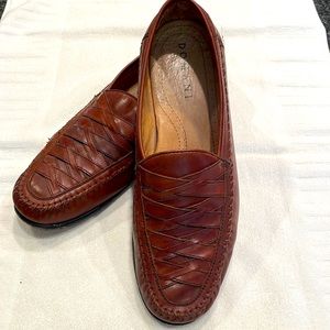 Men’s slip-on brown shows. Domain brand-all leather size 11.5M. Gently used.